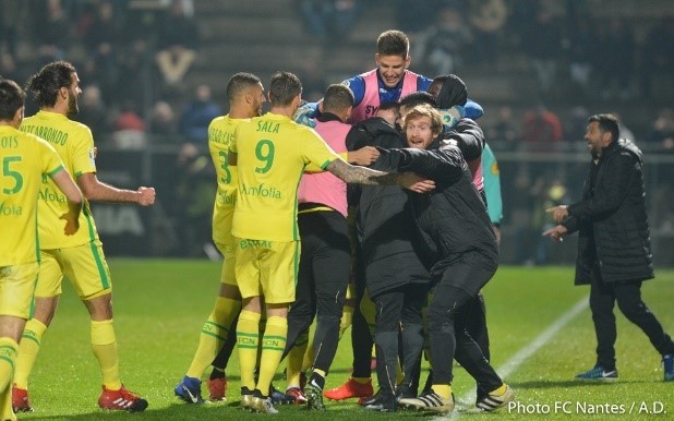 Explosion de joie pour les canaris et le nouvel entraineur Sergio Conceição après la victoire 2-0 face au SCO dAngers le 16 décembre 2016